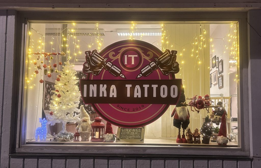 Inka Tattoo jouluikkuna.